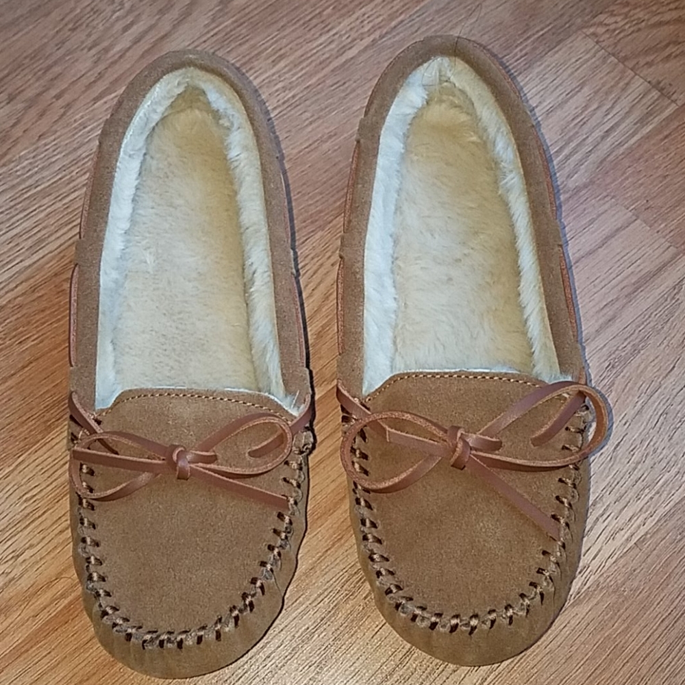 Zealand Maddie moccasins NWOB size 6